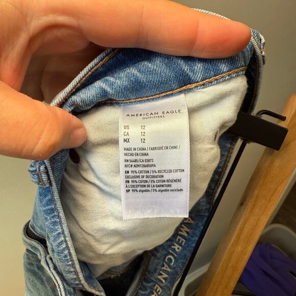 American Eagle Women's Raw Hem Distressed Blue Jean Shorts Size 12 - Picture 3 of 5